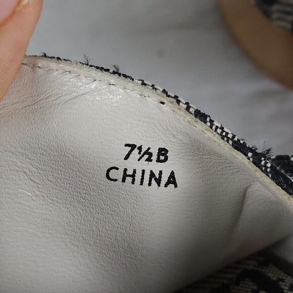 Stuart Weitzman Women's US 7,5B Graffiti Logo Buckle Wooden Heel Wedge Sandals - Picture 14 of 14